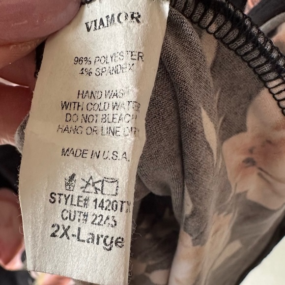 Viamor Women’s blouse - GUC - XXL - perfect for spring & summer - Picture 5 of 5